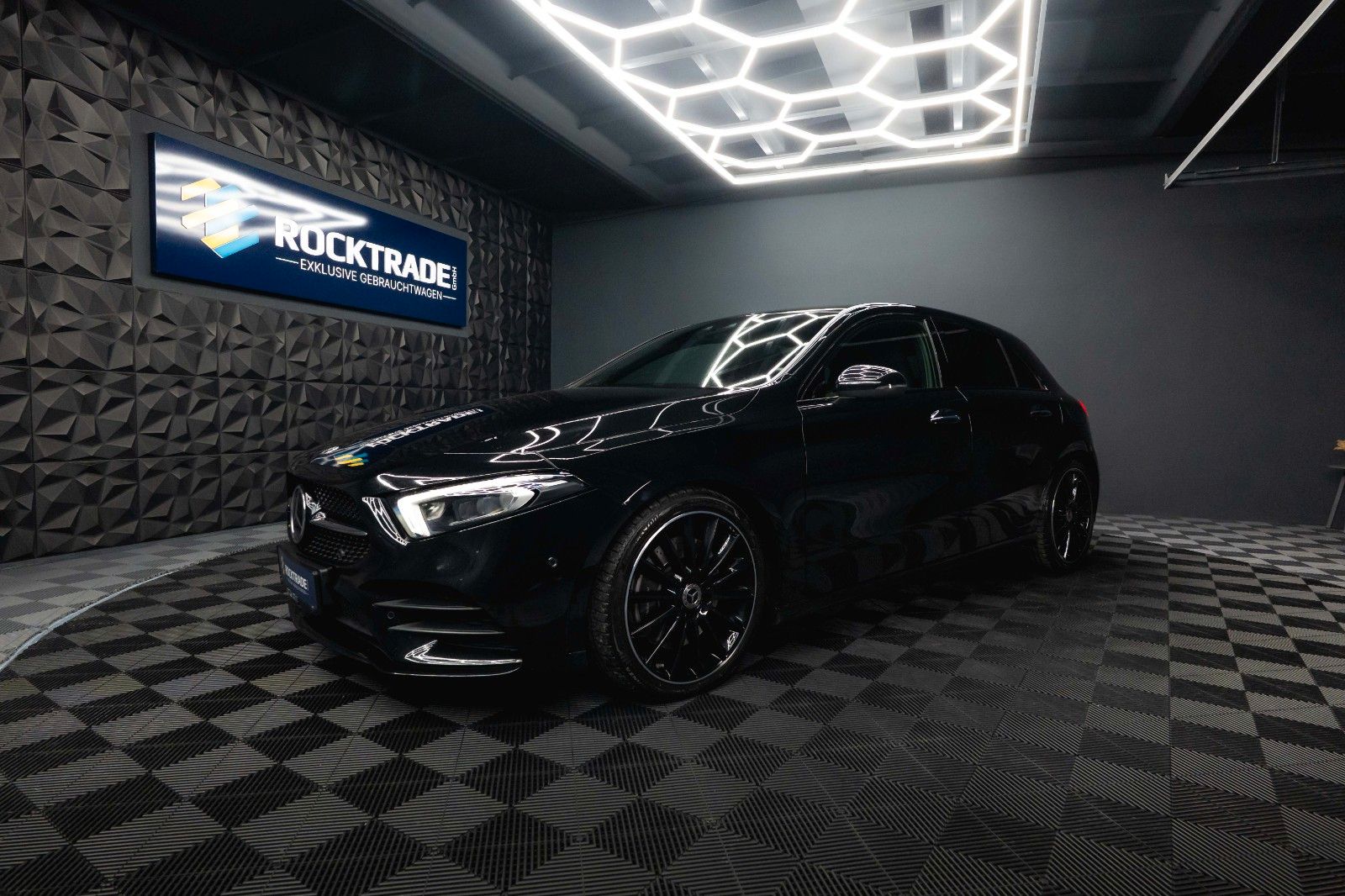 Fahrzeugabbildung Mercedes-Benz A 250 AMG Line Night-Paket *ACC*Head Up*DAB*19%*