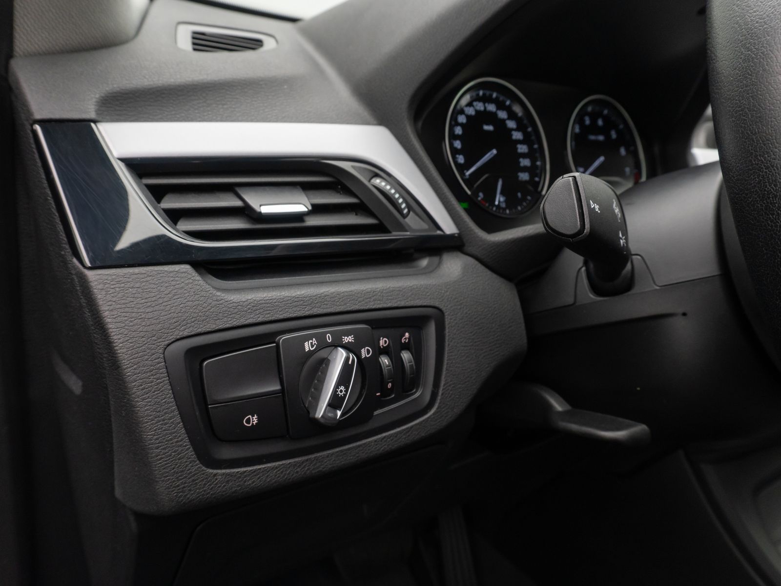 Fahrzeugabbildung BMW X1 xD25e DAB Navi ParkAssist Lordos Geschwindig