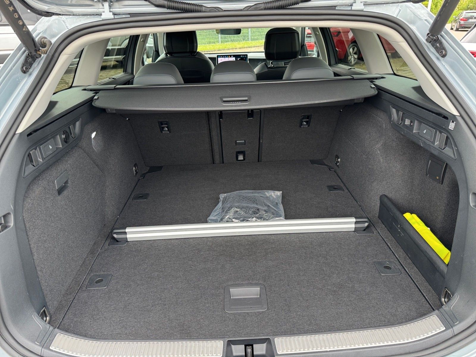Fahrzeugabbildung Volkswagen Passat Variant 1.5 eTSI Business