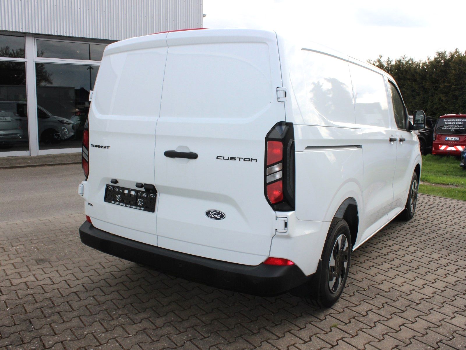 Fahrzeugabbildung Ford Transit Custom 320 L1 Trend FWD Plug-in Hybrid