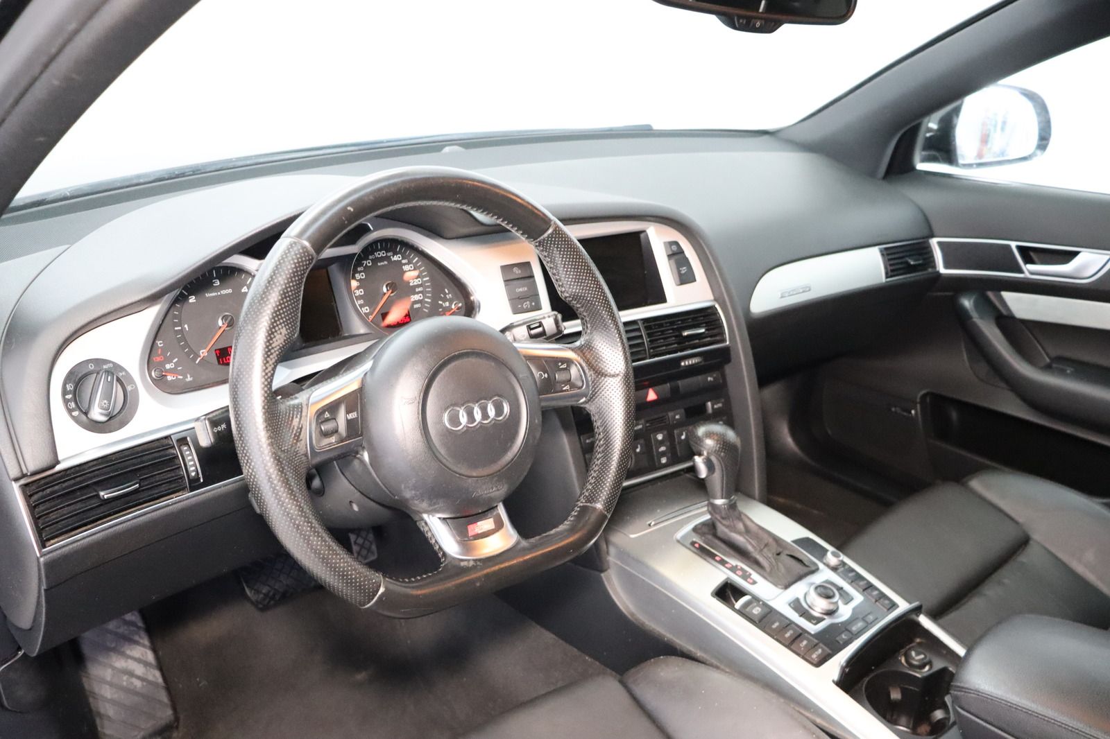 Fahrzeugabbildung Audi A6 3.0 TDI quattro Avant S-line * Navi * Memory