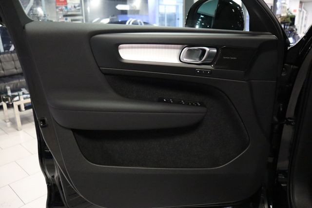 Fahrzeugabbildung Volvo XC 40 XC40 Plus Dark AWD|H/K|AHK|LED|KAMERA|