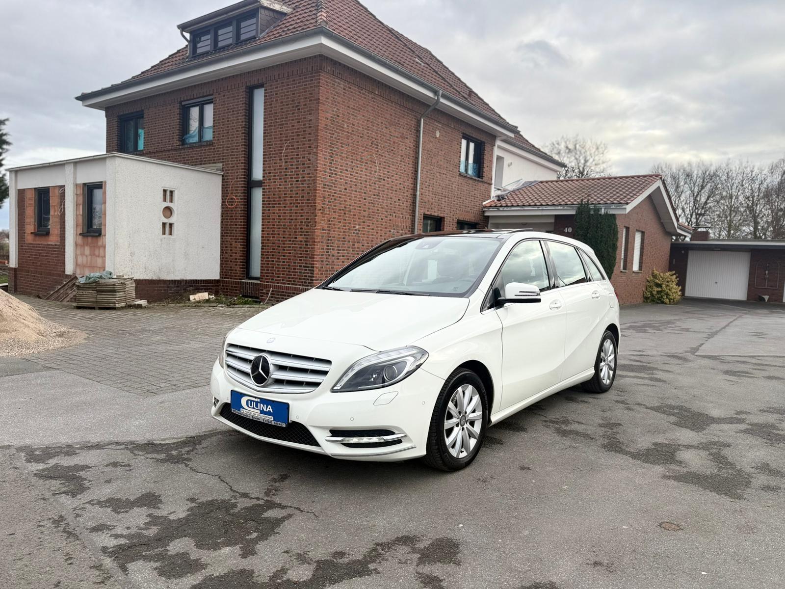 Mercedes-Benz B 200 Panorama/Bi-Xenon/Alu/PDC/1.Hand