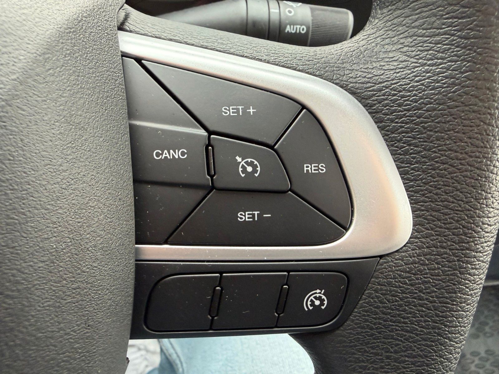 Fahrzeugabbildung Iveco Daily 35S16 A8 *R.3450mm*Automatik*AHK*7-Sitze*