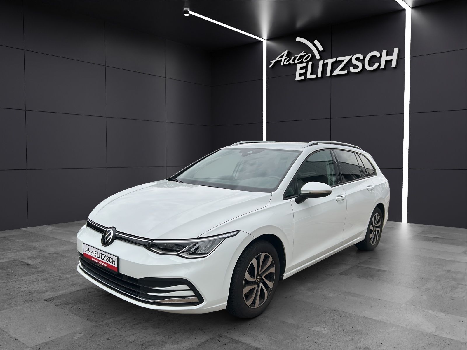 Fahrzeugabbildung Volkswagen Golf VIII Variant eTSI Active DSG LED ACC SH Rea