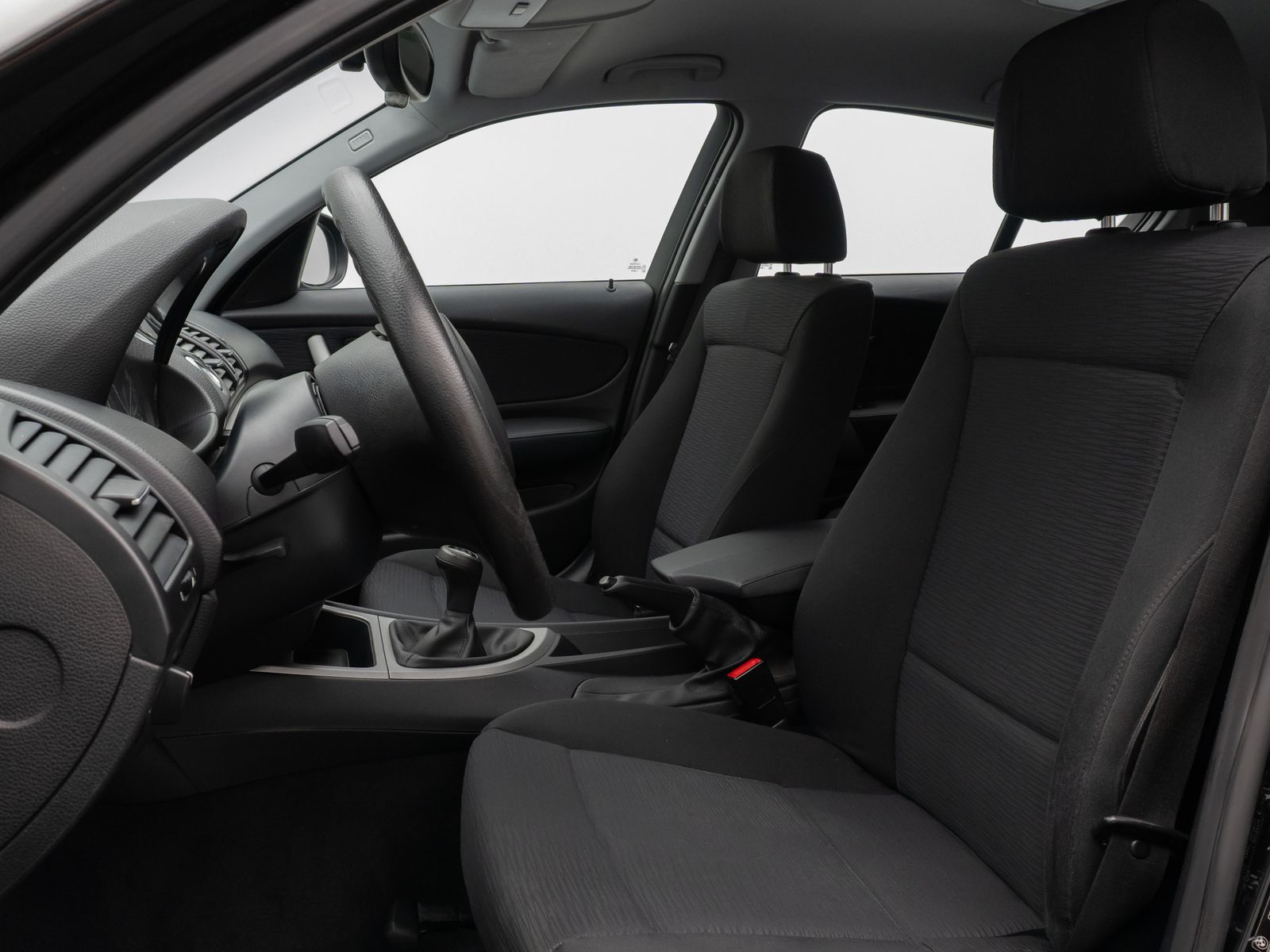 Fahrzeugabbildung BMW 116i PDC AHK Klimaanlage Alarm Start-StopAut LM