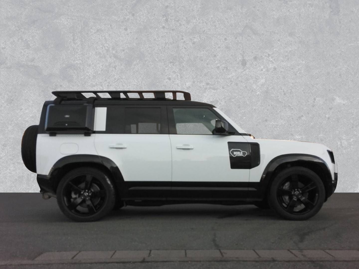 Fahrzeugabbildung Land Rover Defender 110 D300 X-Dynamic SE