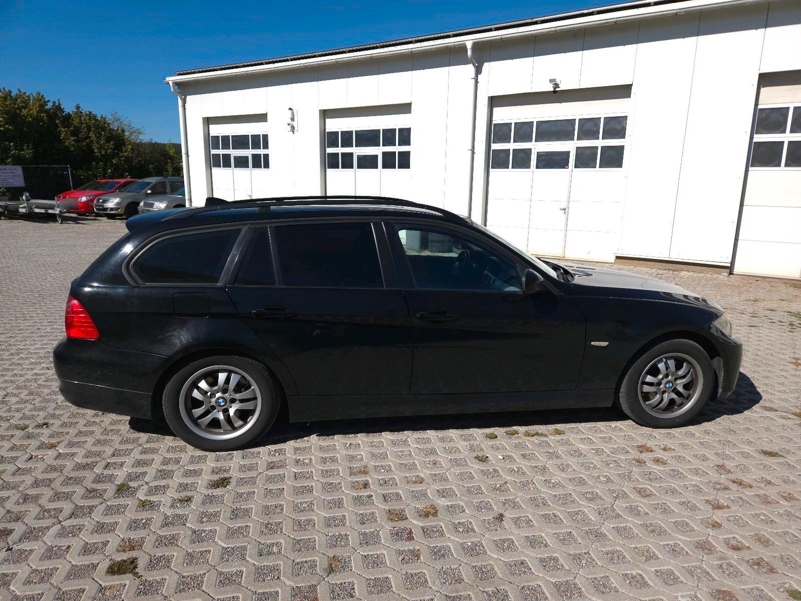 BMW 318 2009 — photo 5