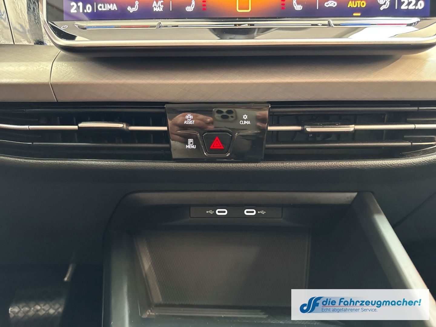 Fahrzeugabbildung Volkswagen Golf VIII 2.0 TDI 110 kW Life Digitales Cockpit