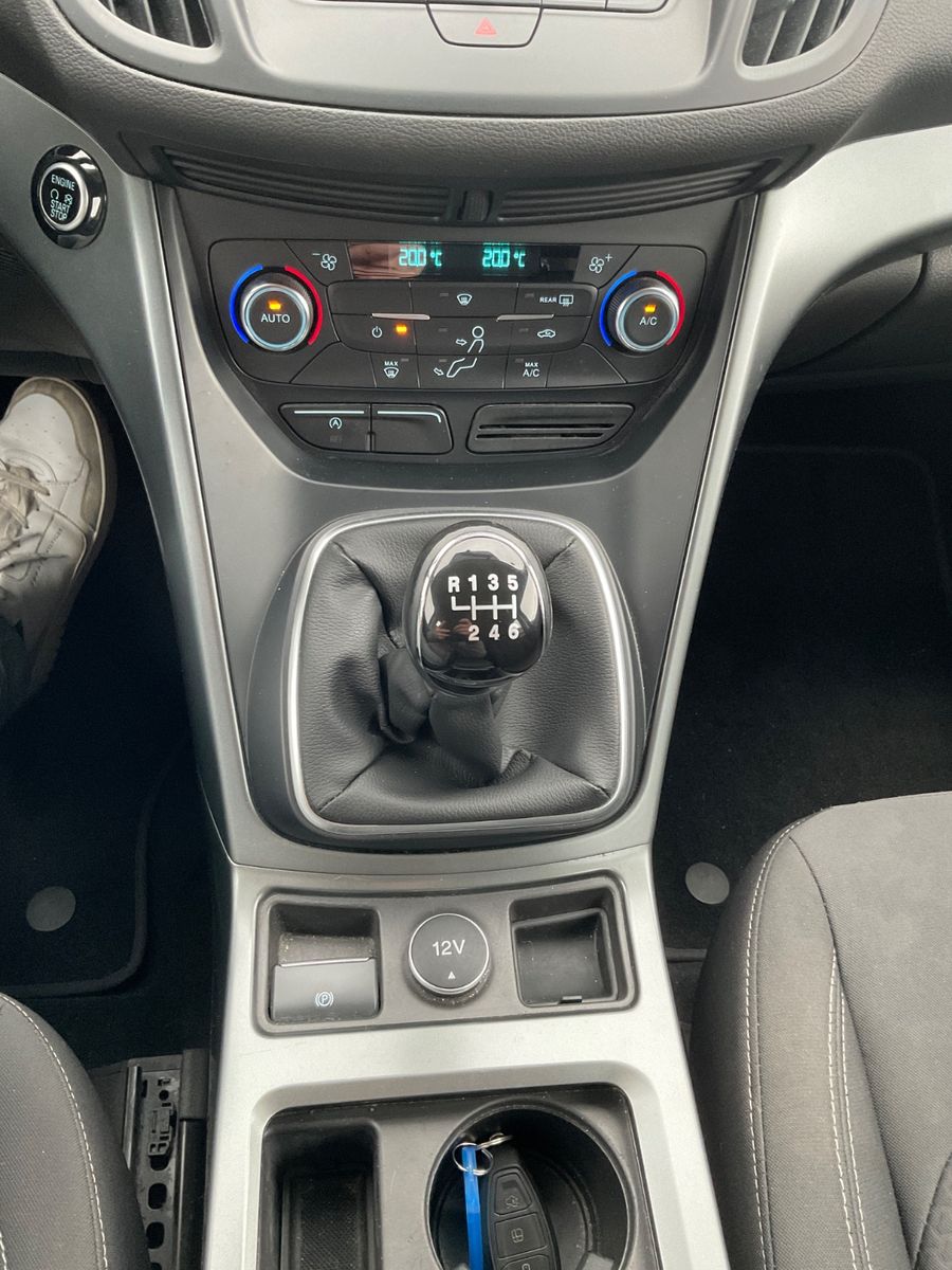 Fahrzeugabbildung Ford Kuga 1,5 TDCi 4x2 Trend,Navi,Telefon