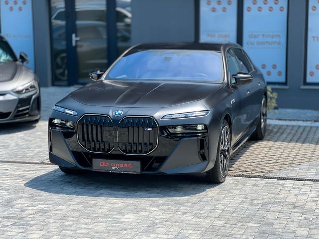 BMW M760e xDrive IN STOCK/B&W/EXPORT