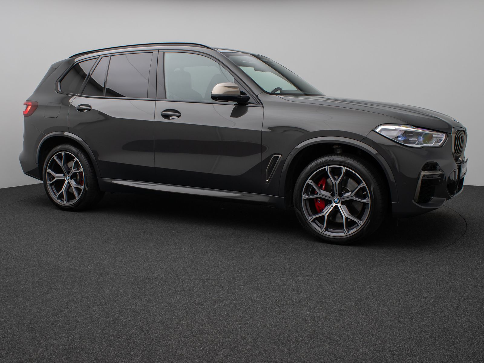 Fahrzeugabbildung BMW X5 M50i Panorama 360°Laser HUD DAB B&W Massage
