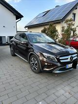 Mercedes-Benz Mercedes GLA 250 Panorama Kamera SHZ Navi AHK - Mercedes-Benz Gebrauchtwagen Privatanbieter
