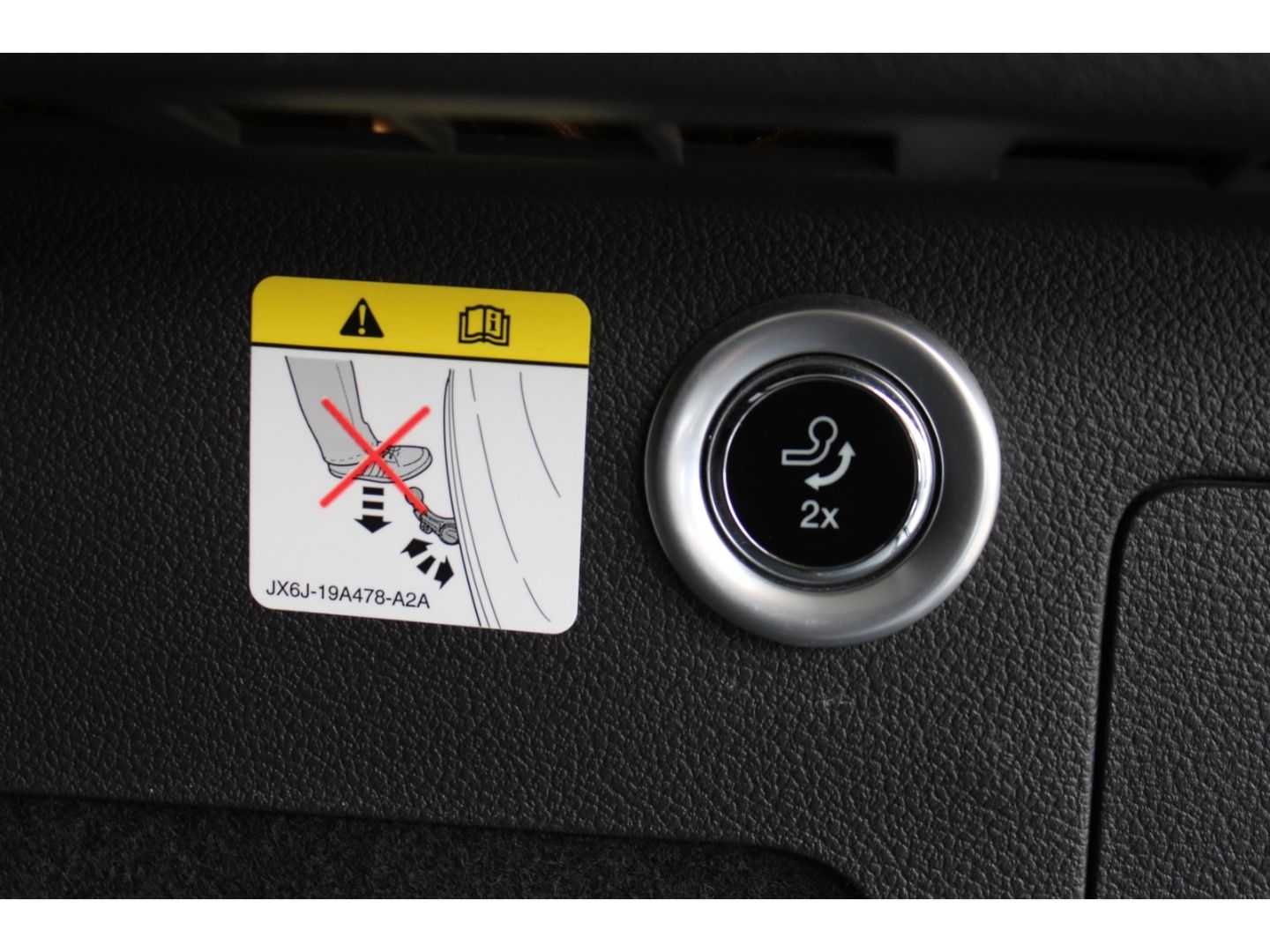 FORD Kuga 1.5 1,5 EcoBoost 2x4 Titanium Navi AHK WiPa - Image 24