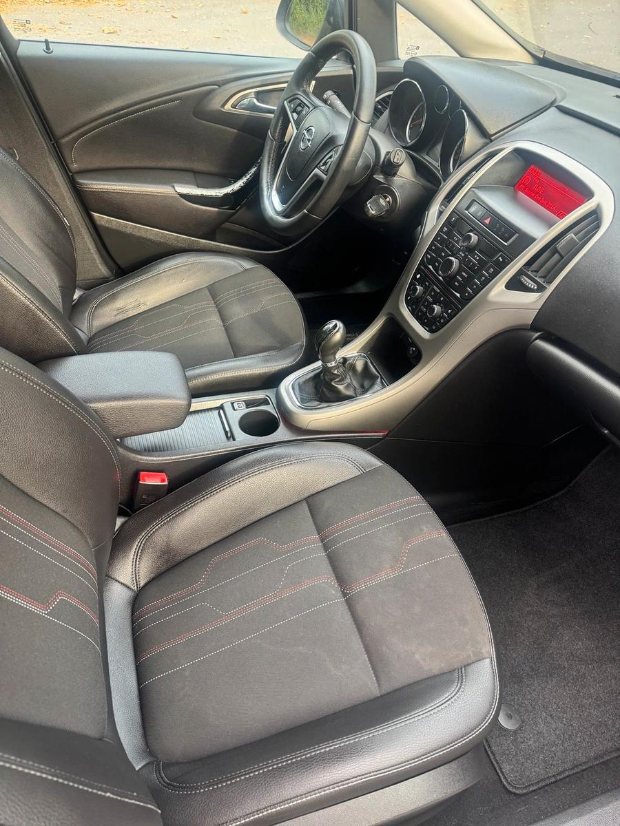 Opel Astra 2012 — photo 5