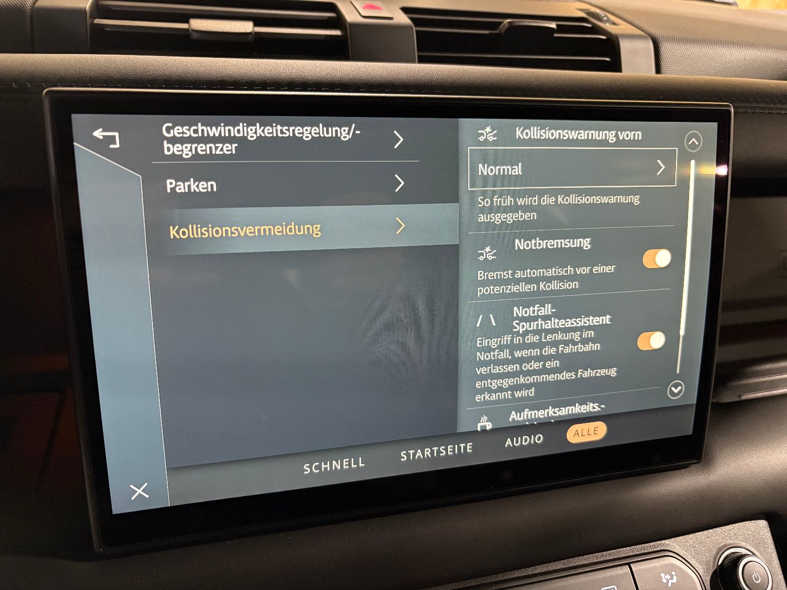 Fahrzeugabbildung Land Rover Defender 110 V8/PANO/ACC/HEAD-UP/360°/APPLE/AMBI
