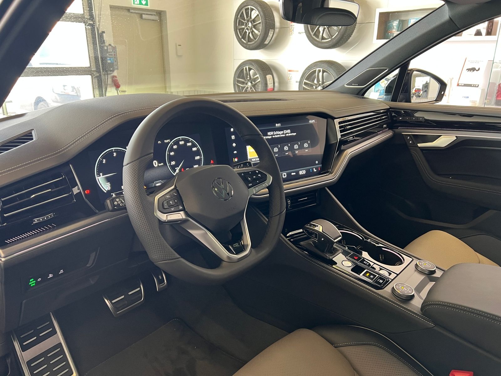 Fahrzeugabbildung Volkswagen Touareg R-Line 3.0 V6 TDI 4MOTION *AHK, LED, Luf
