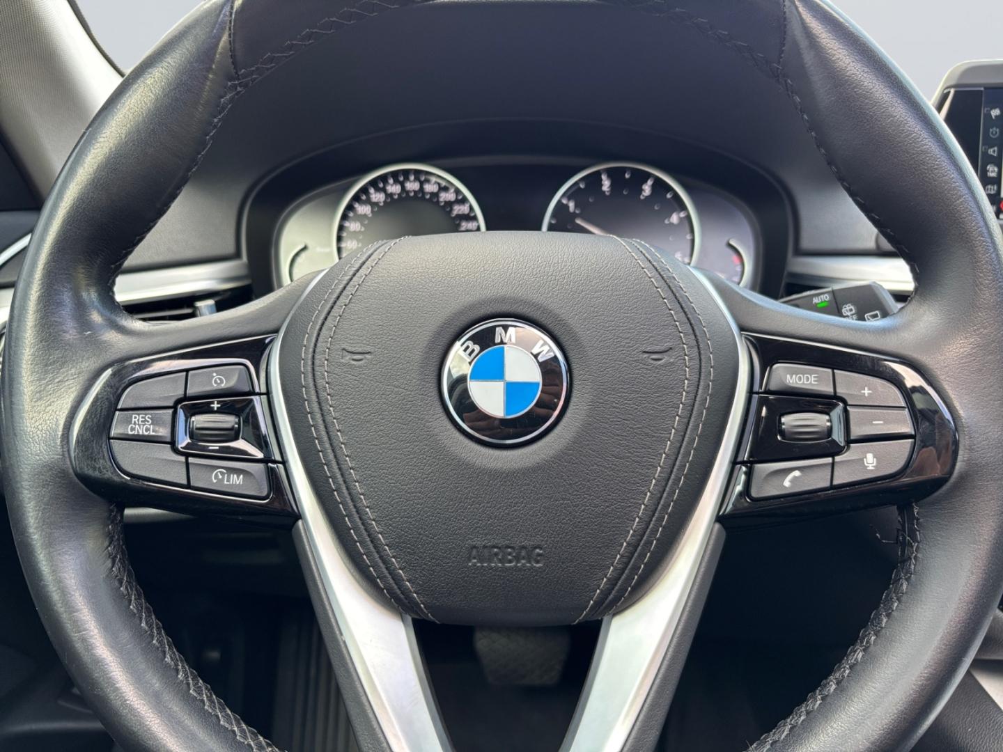 BMW 520 d Touring *LED*360°*Pano*AHK*PDC*Niveau*SHZ*