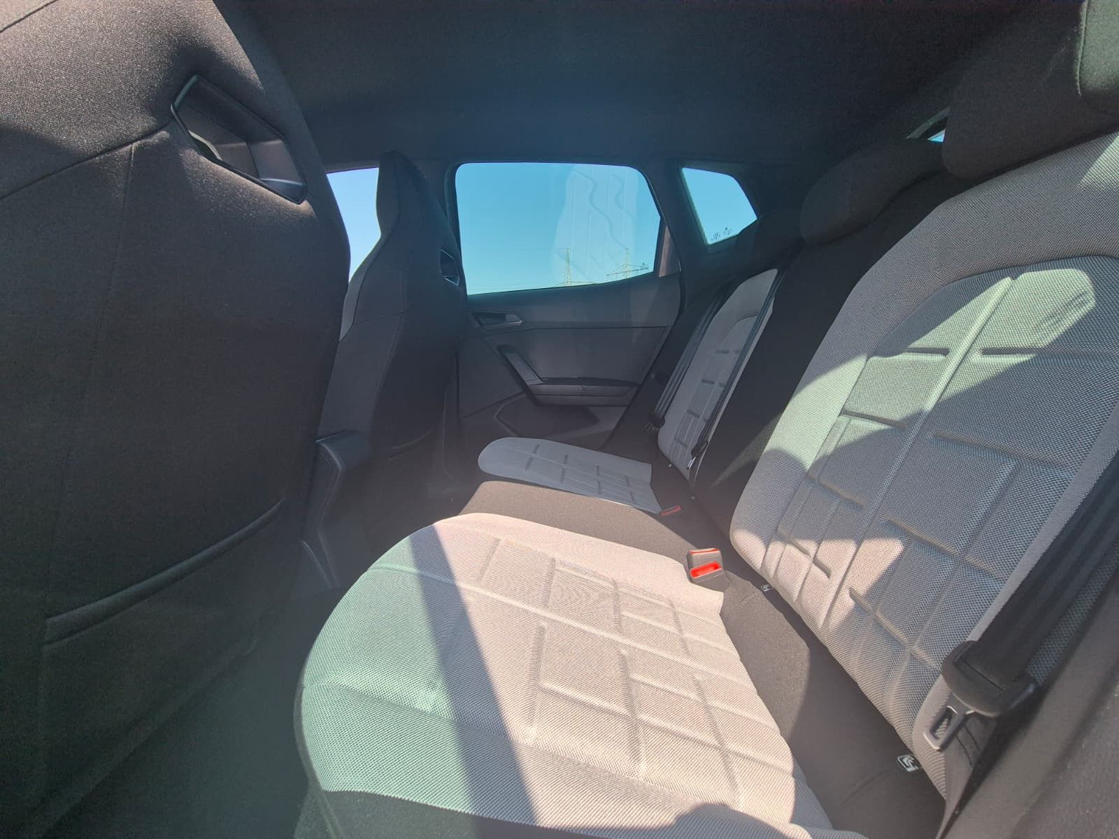 Fahrzeugabbildung SEAT Arona 1.5 TSI DSG FR Black Edition*LED*ACC*AHK*