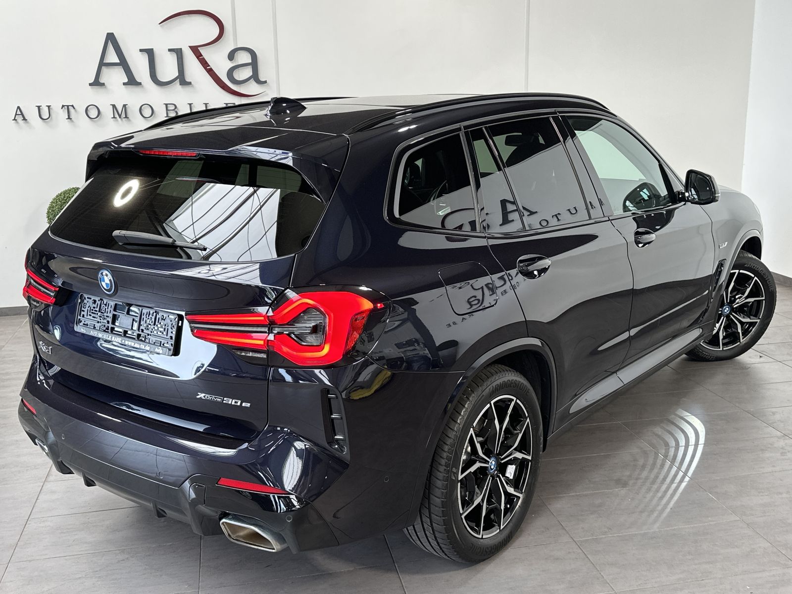 Fahrzeugabbildung BMW X3 xDrive30e M-Sport NAV+LASER+PANO+HUD+KAMERA