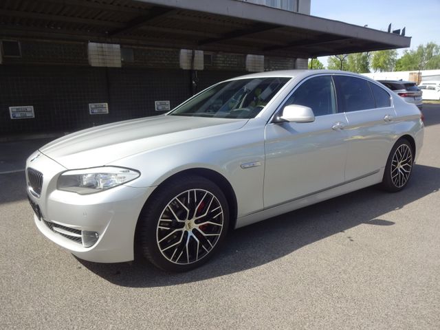 BMW 528 i / AUTOMATIK / 19 ZOLL ALUS / LICHT PAKET