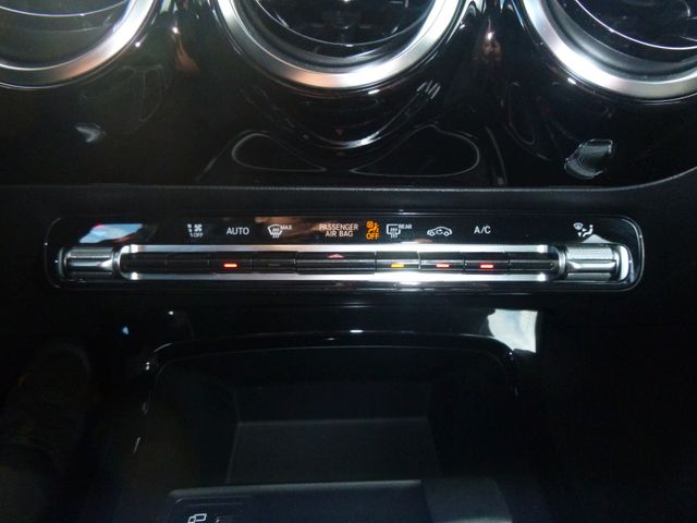 Fahrzeugabbildung Mercedes-Benz CLA 180 Shooting Brake >AUT/NAVI/Teilleder<