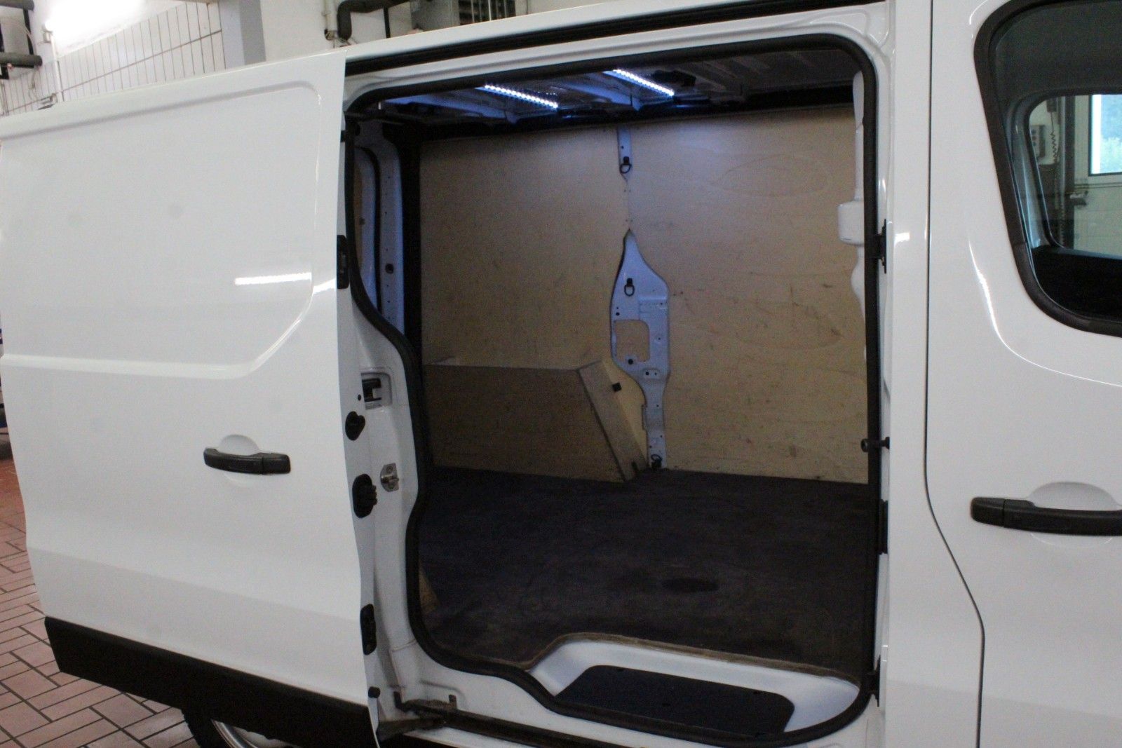 Fahrzeugabbildung Renault Trafic Kasten L1H1 3,0t Komfort *AHK*