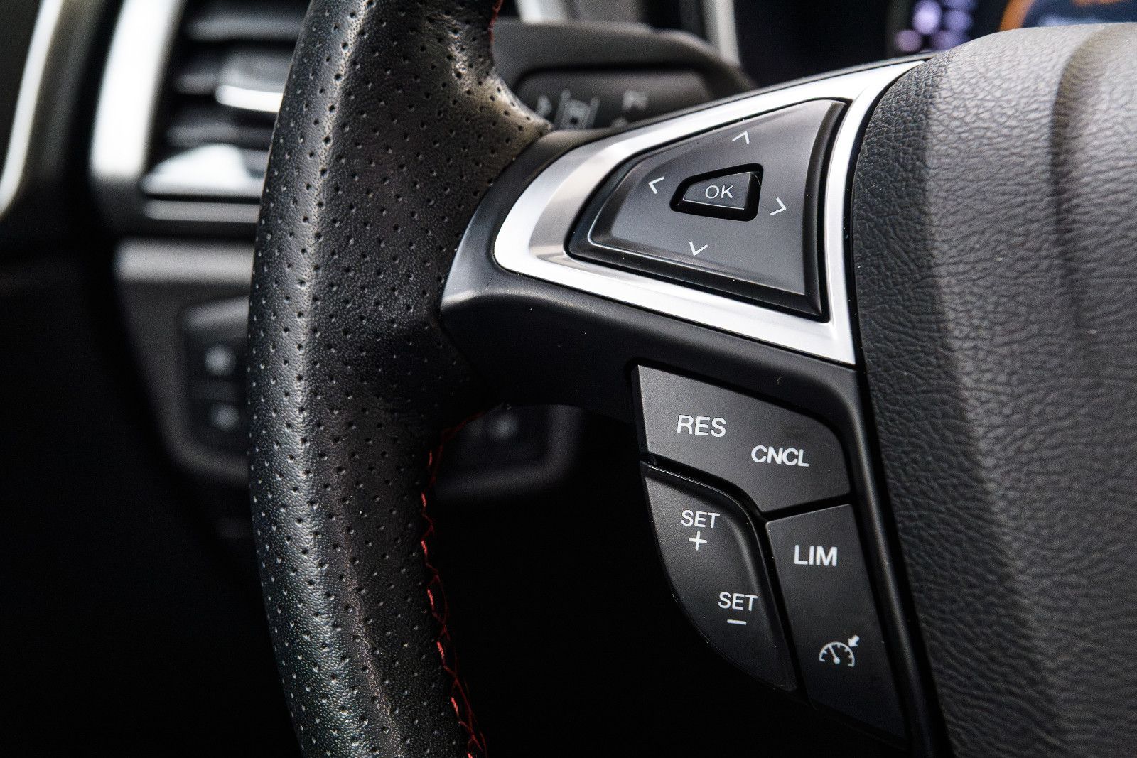 Fahrzeugabbildung Ford Mondeo Turnier ST-Line+PANO+LED+GJR+ACC+SHZ+MEMO