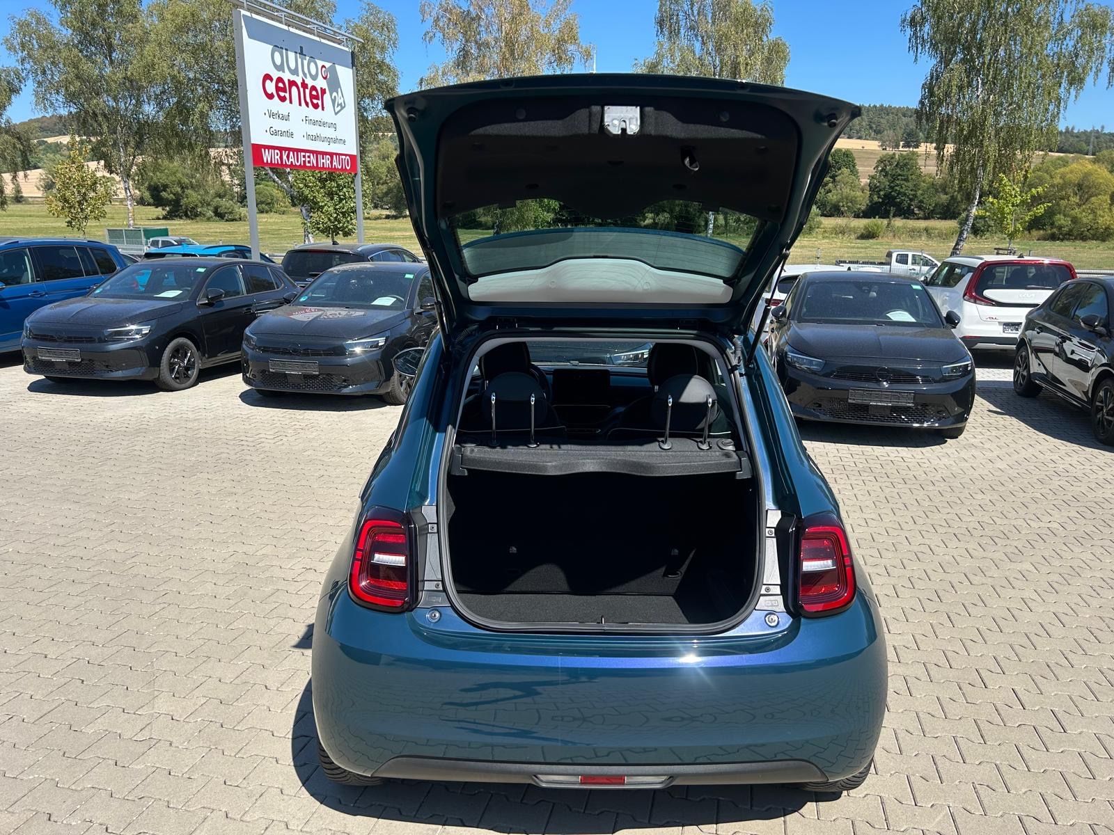 Fahrzeugabbildung Fiat 500e°Style Paket°42 kWh°Alu°Navi°1.Hnd°SOH 97,5%
