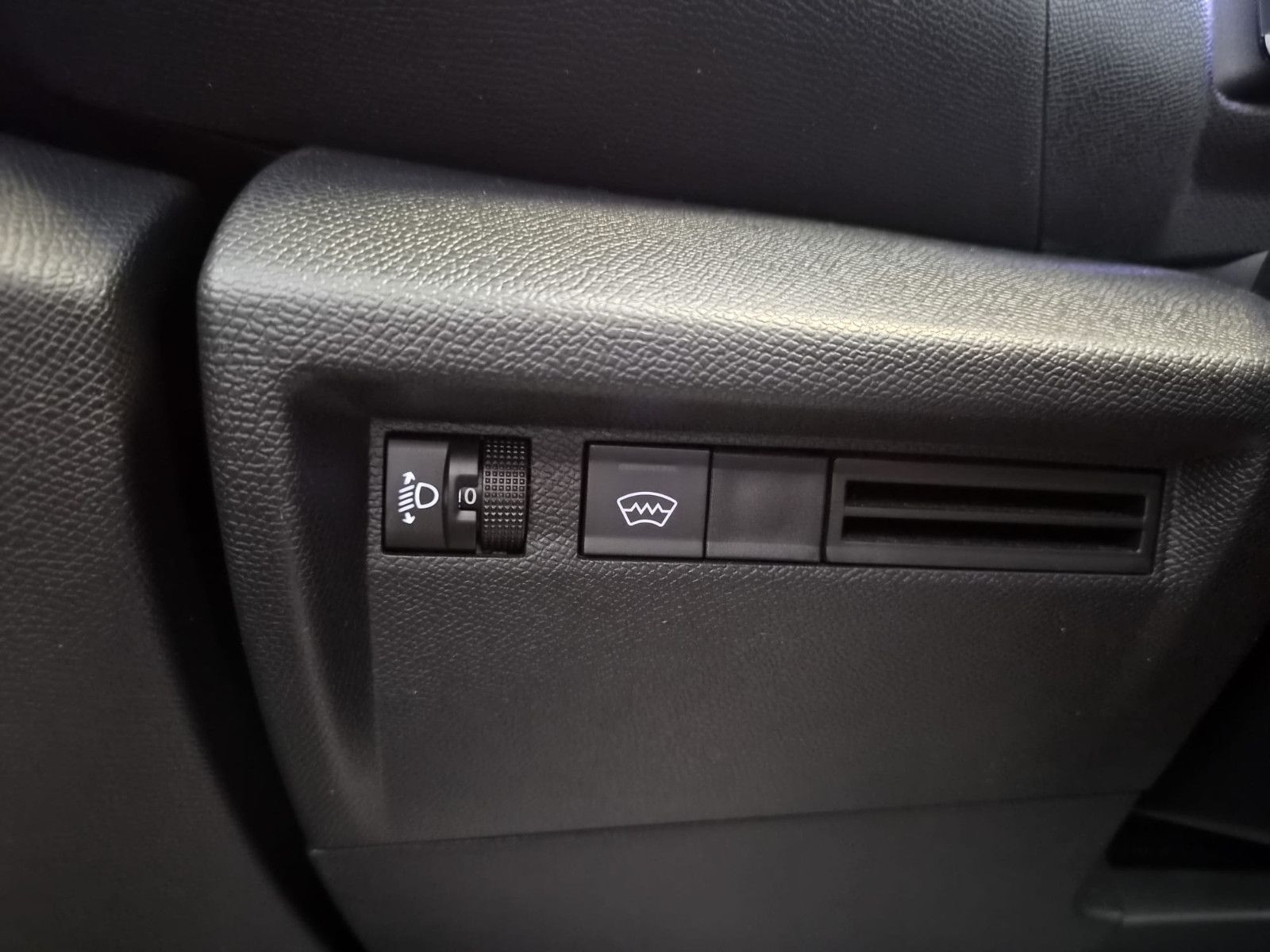 Fahrzeugabbildung Citroën C4 Lim. Plus / LED / NAVI / KAMERA / Sitzhz.
