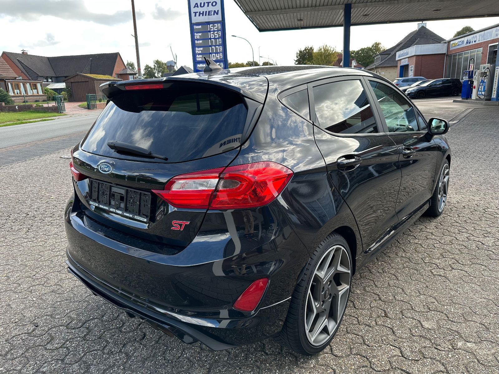 Fahrzeugabbildung Ford Fiesta 1.5 EB ST Leder-Exclusiv/Pano/LED