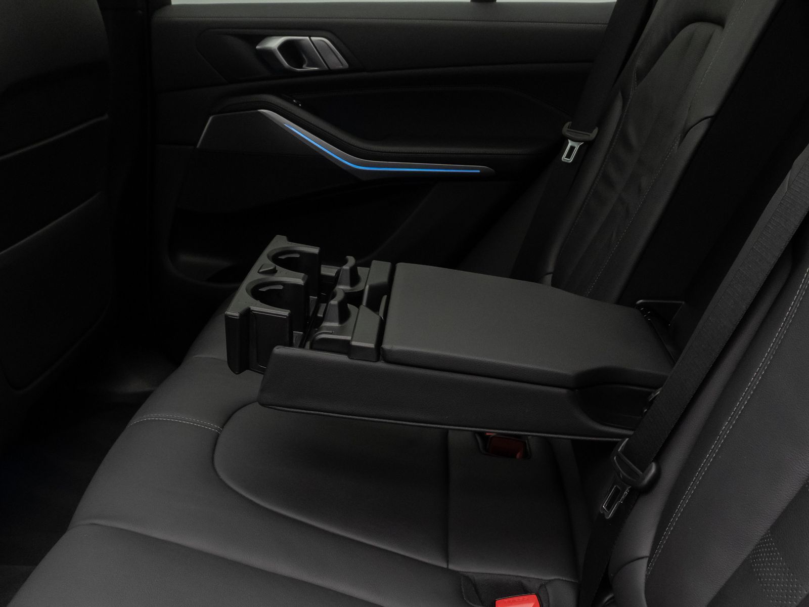 Fahrzeugabbildung BMW X5 xD45e M Sport 360° HUD Panorama DAB Massage