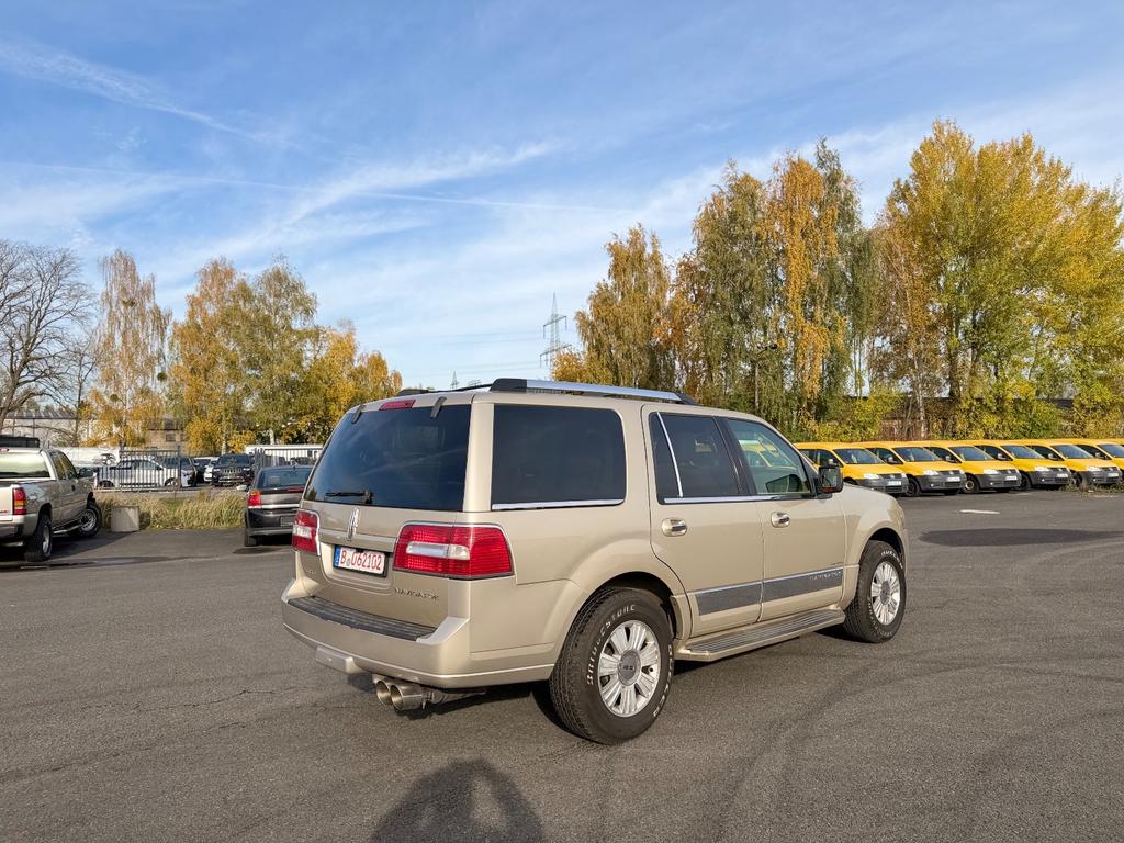 Lincoln Navigator