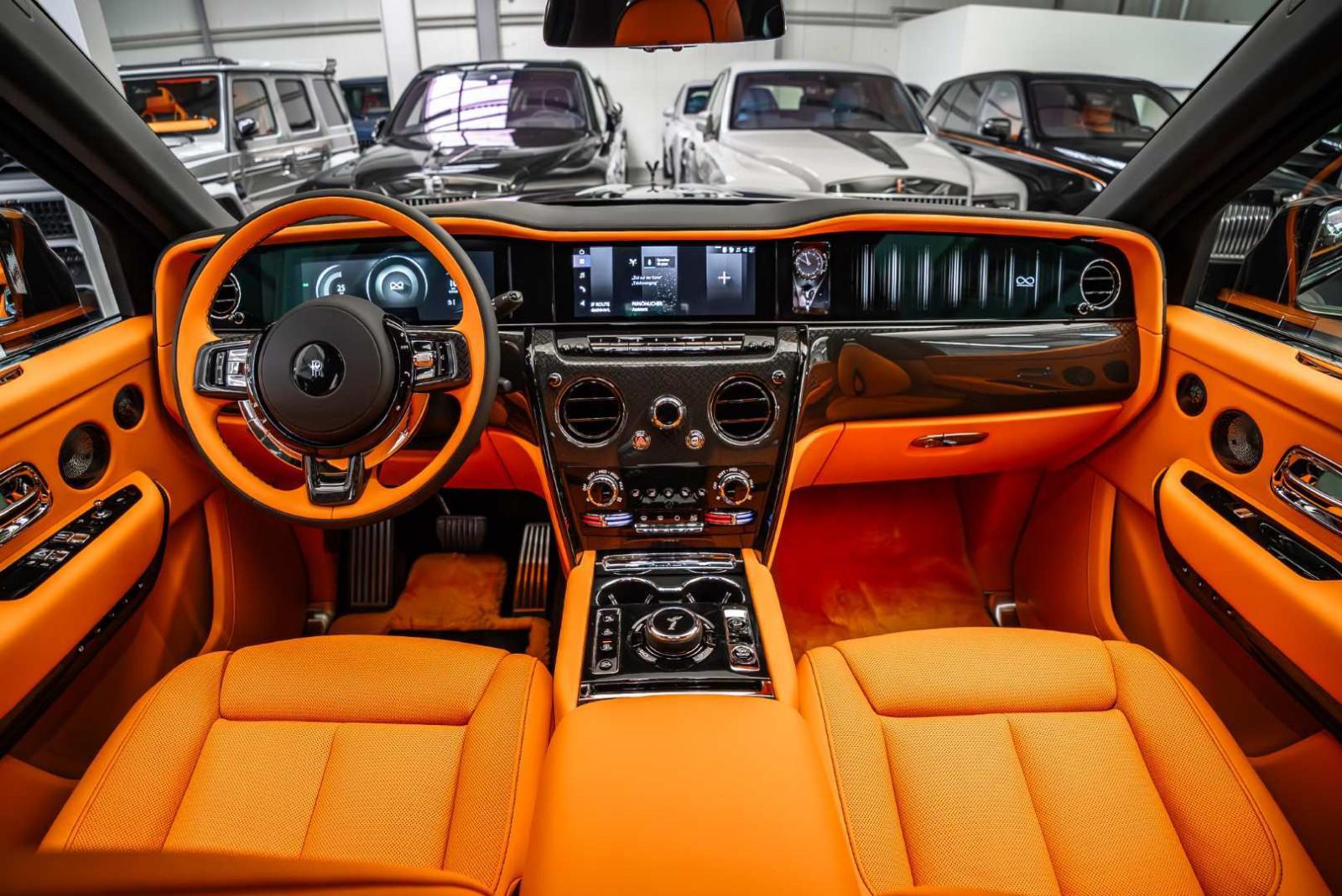 Rolls-Royce Cullinan Black Badge / PROD. 2026 / 4 Seats