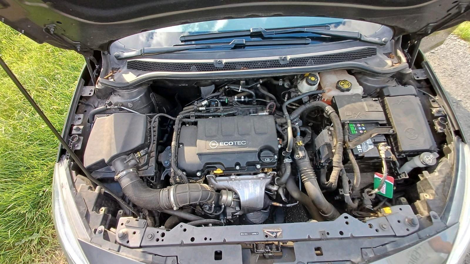 Opel Astra 2012 — photo 5