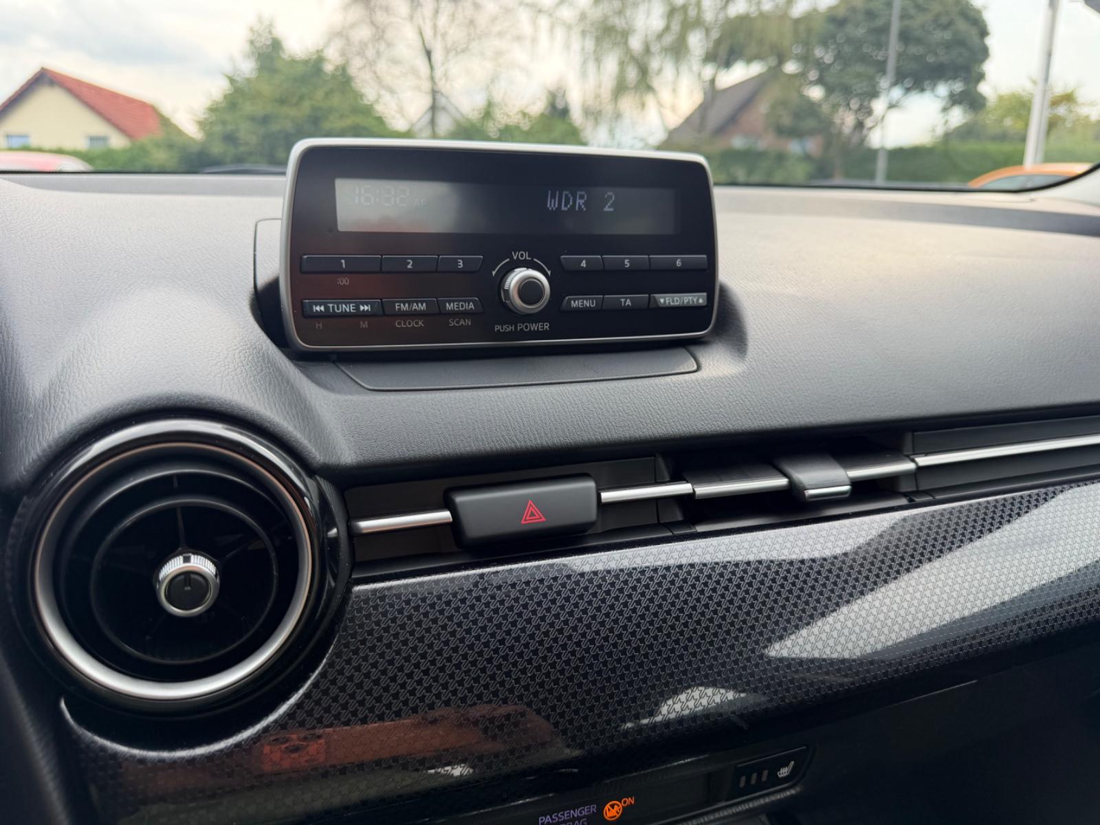 Mazda 2 Lim. Center-Line 1,5 SkyActive / Klima,Shz,Pdc