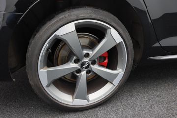 Fahrzeugabbildung Audi A4 Avant quattro sport S-Line 19"  Rotor