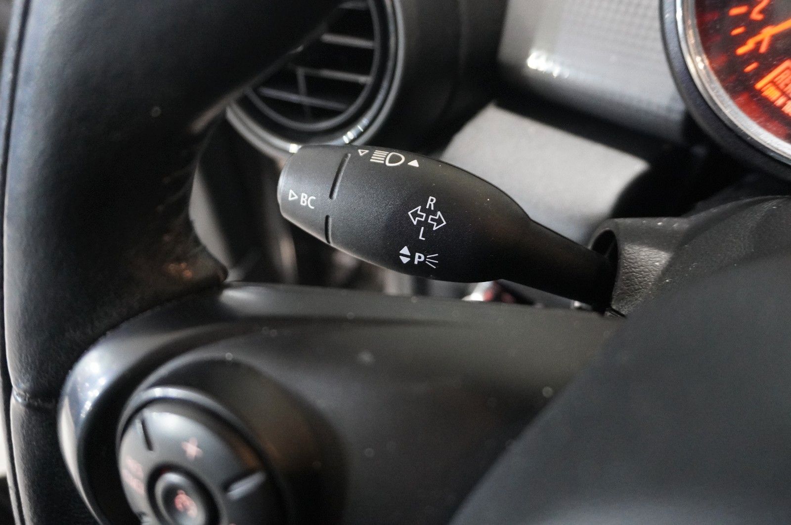 Fahrzeugabbildung MINI COOPER 1.5 3-TÜR PANO./SHZ/KLIMA/BT