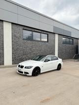 BMW 325i e90 3.0L 8Fach bereift - BMW: E90