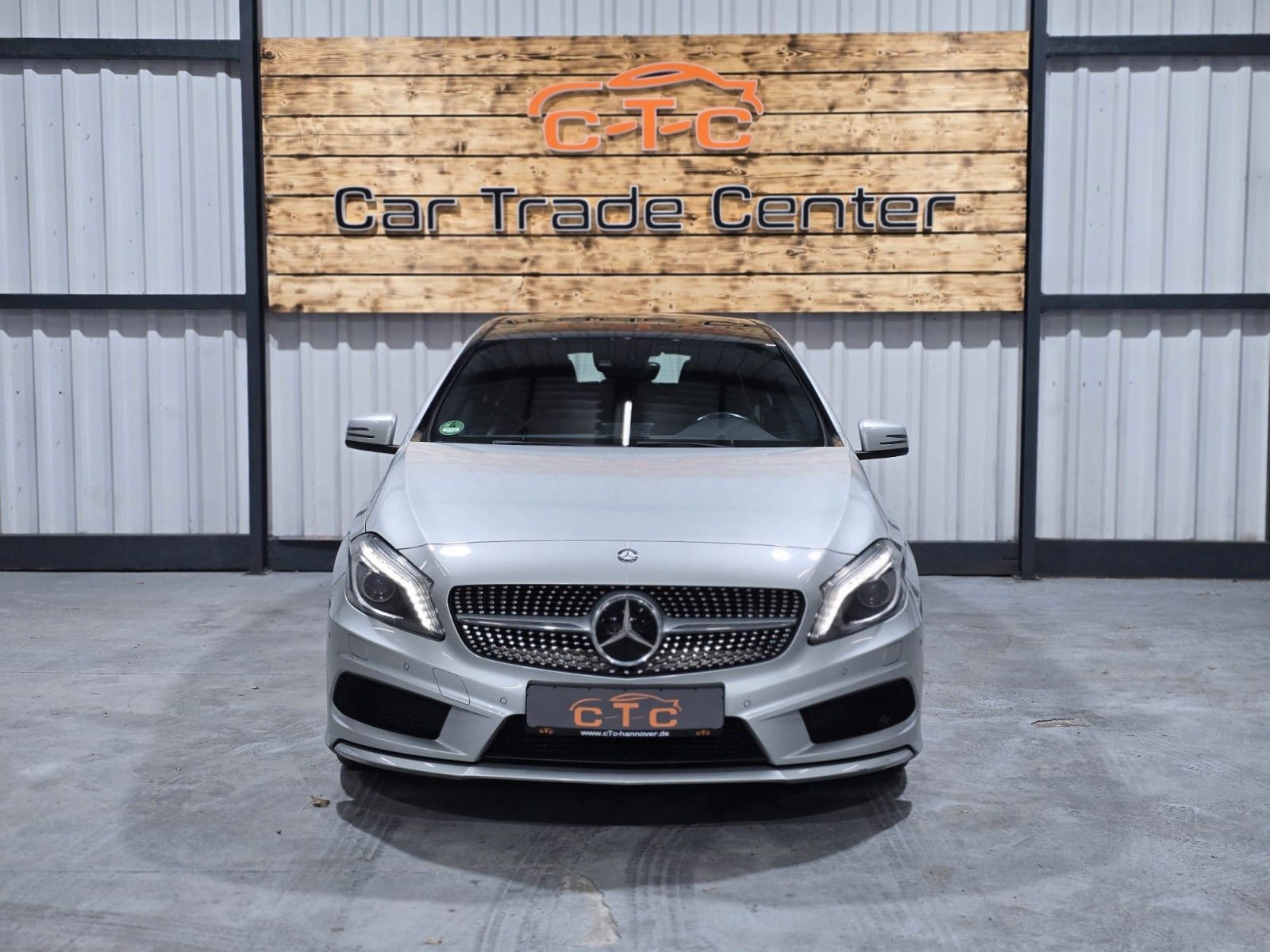 Fahrzeugabbildung Mercedes-Benz A250 AMG-Line/Panorama/Navi/8fach/TÜV-NEU