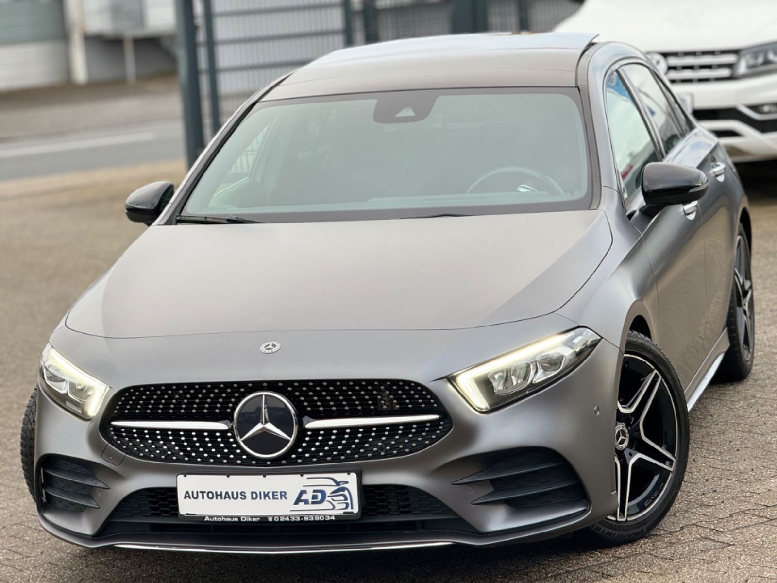 MERCEDES-BENZ A 200 AMG Line Night-Paket Designo Magno