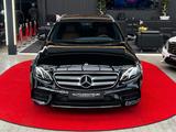 Mercedes-Benz E 400T-Modell AMG-LINE LED/4-MATIC/NAVI - Mercedes-Benz E 400 aus 2020