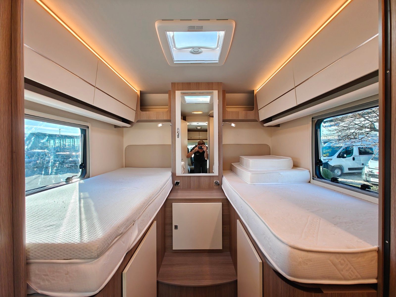 Fahrzeugabbildung XGO Dynamic 99 P + Hubbett, Solar, SAT, TV, Markise