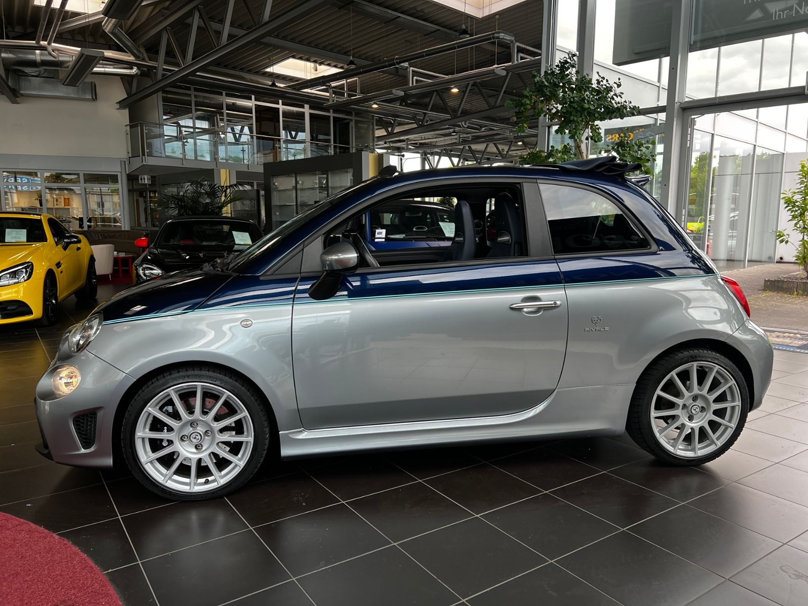 Fahrzeugabbildung Abarth 695 C Rivale 1.4 T-Jet NAVI