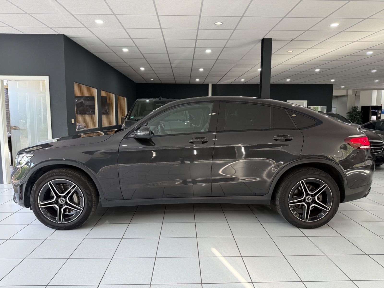 Mercedes-Benz GLC 300d Coupe 4M AMG SCHIEBEDACH CARPLAY KAMERA foto 2
