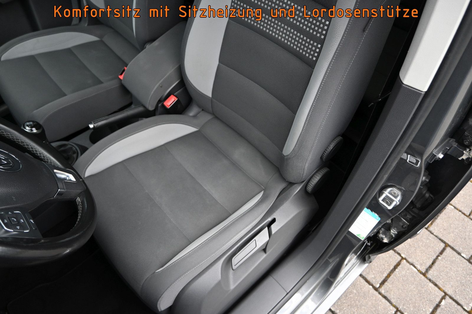 Fahrzeugabbildung Volkswagen Touran 1.2 TSI LIFE °AHK°STANDHEIZ°7-SITZE°