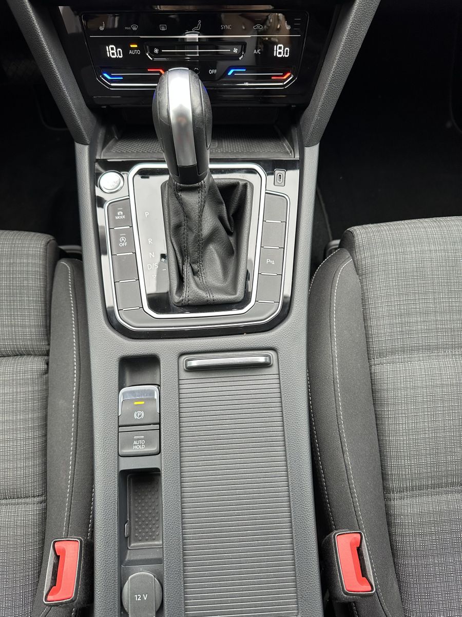 Fahrzeugabbildung Volkswagen Passat Variant 2.0 TDI DSG Business NAV+LED+ACC