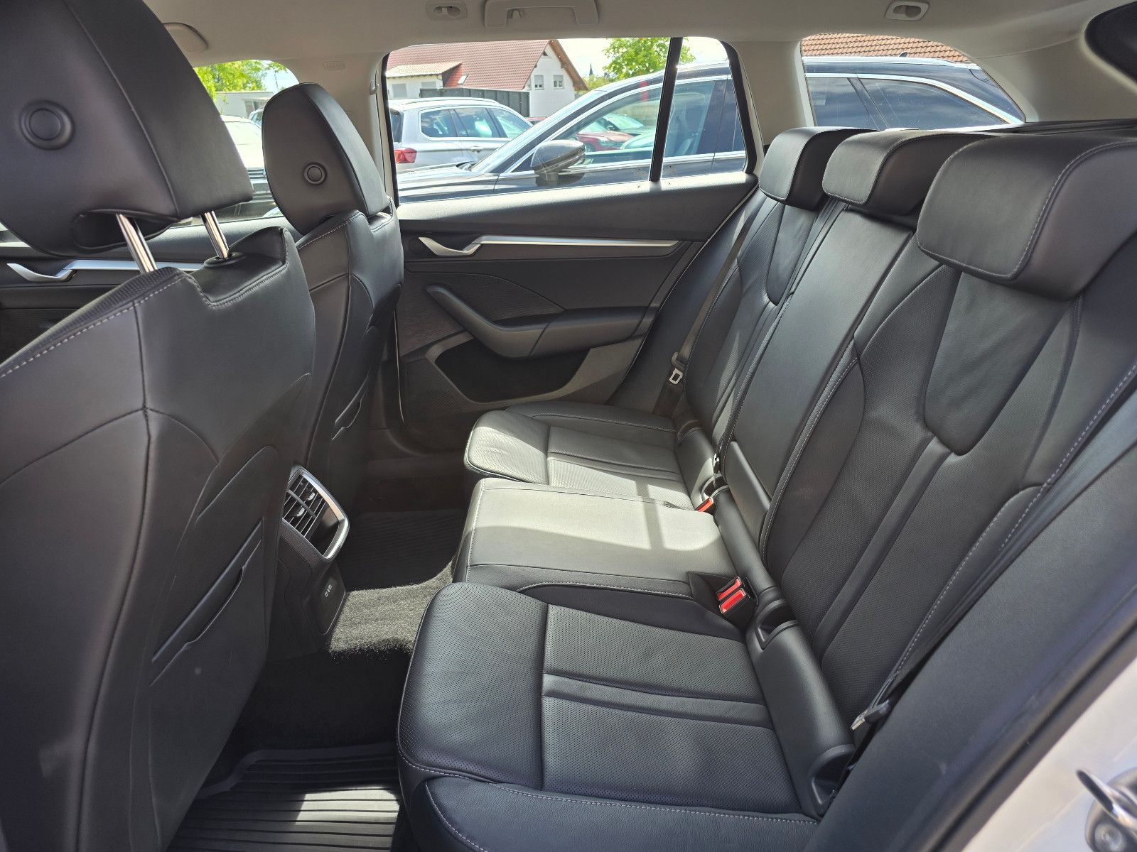 Skoda Octavia 2.0TDI AHK ACC VZE HUD Memory Sitzbelüft foto 19