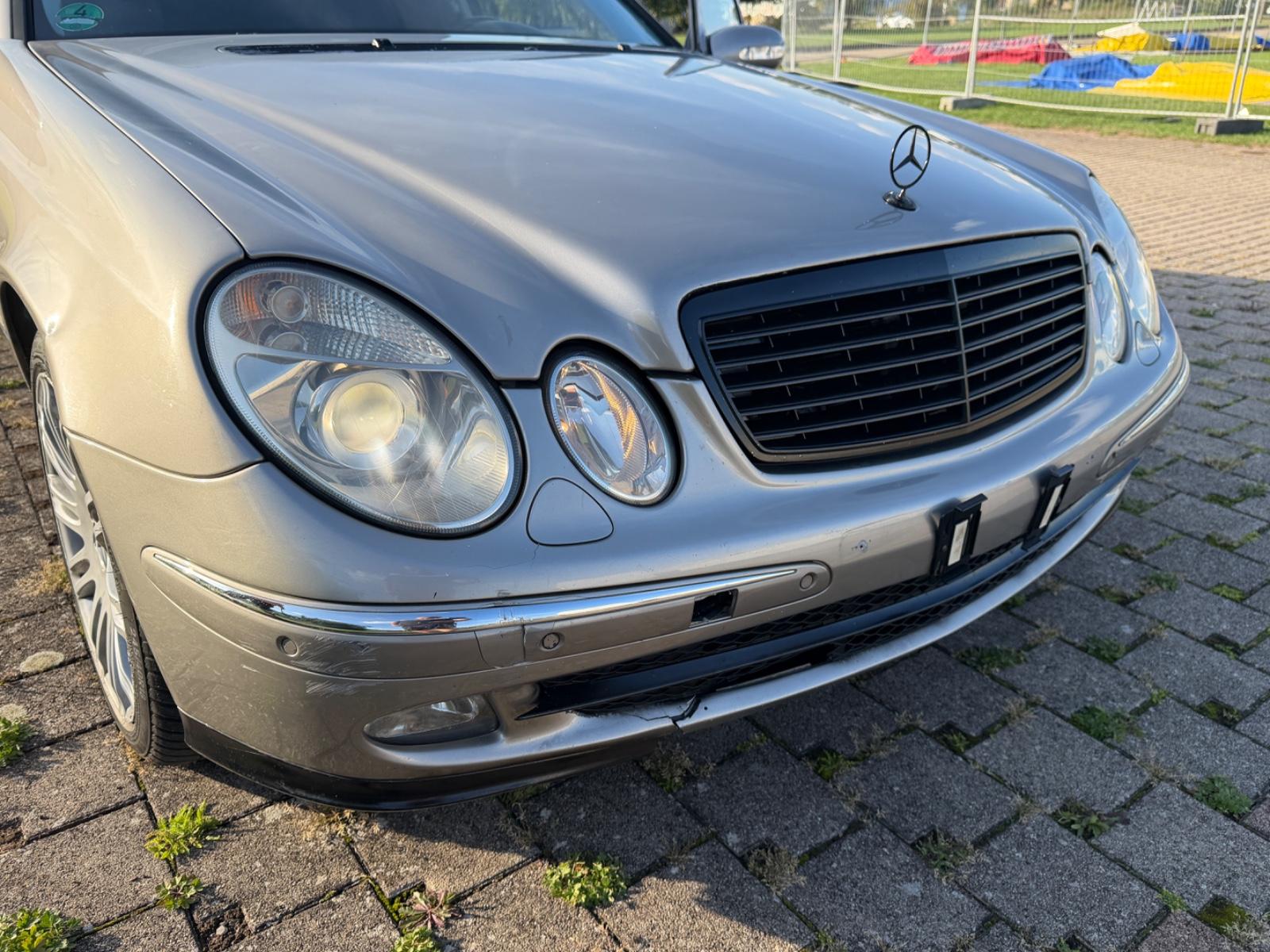 Mercedes-Benz E320 2006 — photo 24