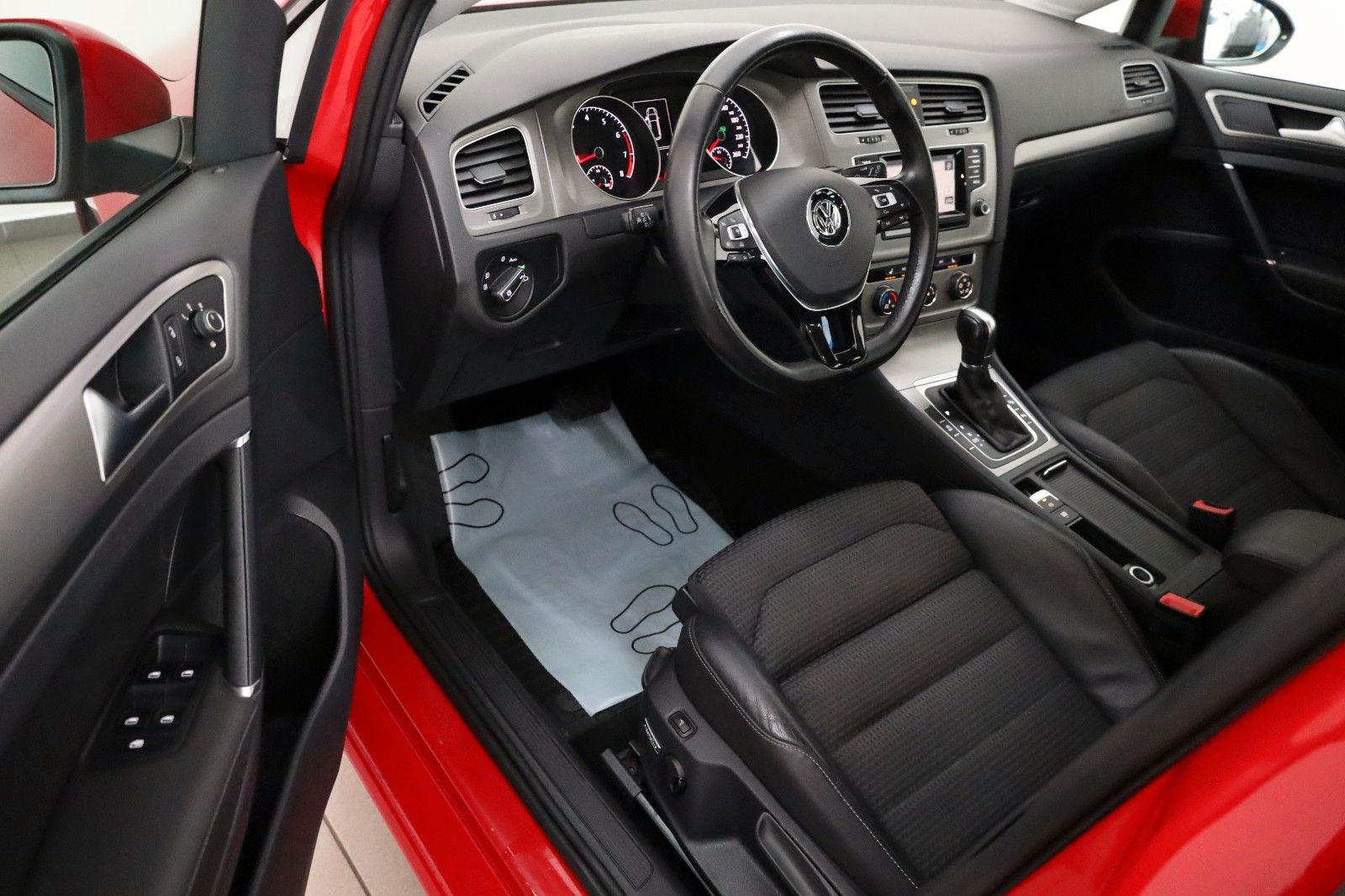 Fahrzeugabbildung Volkswagen Golf VII Variant Comfortline T.Leder,Navi,Xenon